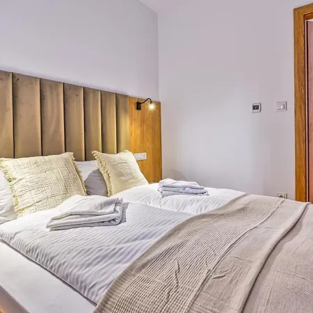 아파트 Pine Apartments, Sun & Snow 스클라르스카포렘바