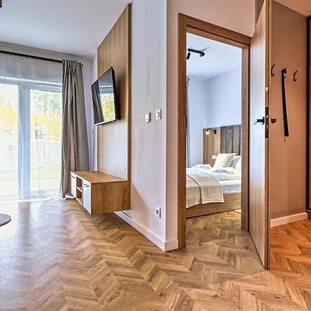 Pine Apartments, Sun & Snow *