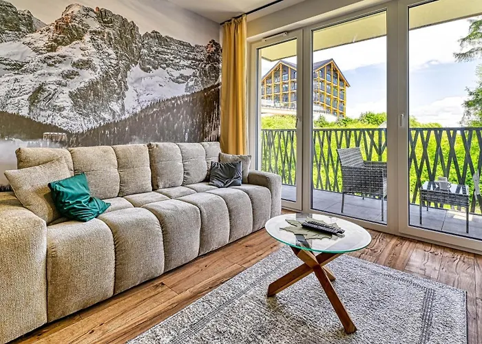 Pine Apartments, Sun & Snow *